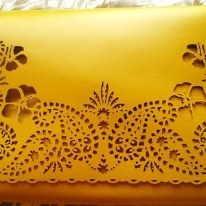 🆕 TOMMY BAHAMA Laser Lace Clutch